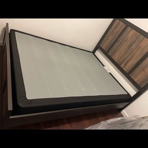 Queen size mahogany brown oak and Tan